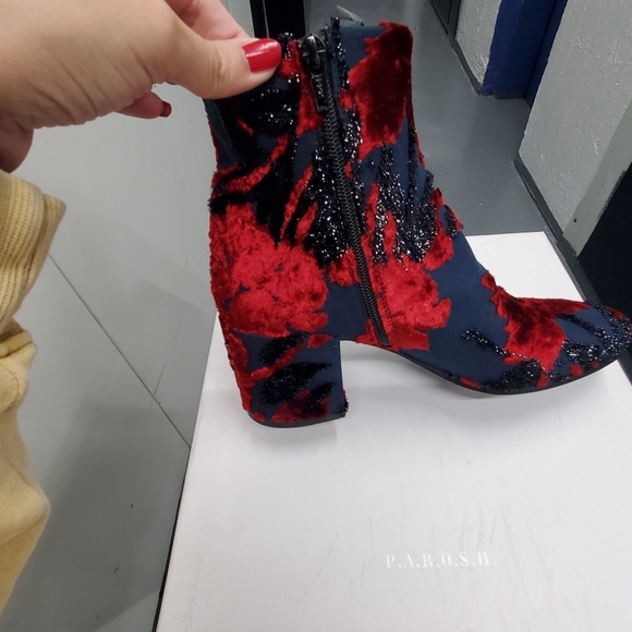 Woman Boots - Picture 2 of 7